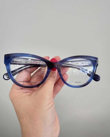 Óculos Azul Tommy Hilfiger | Ótica Tiradentes - Maringá